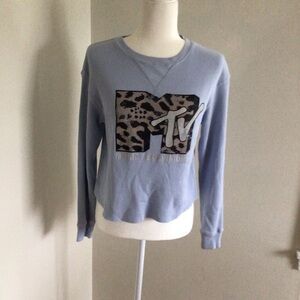 MTV Logo Blue Crop Top Long Sleeve Top with Animal Print